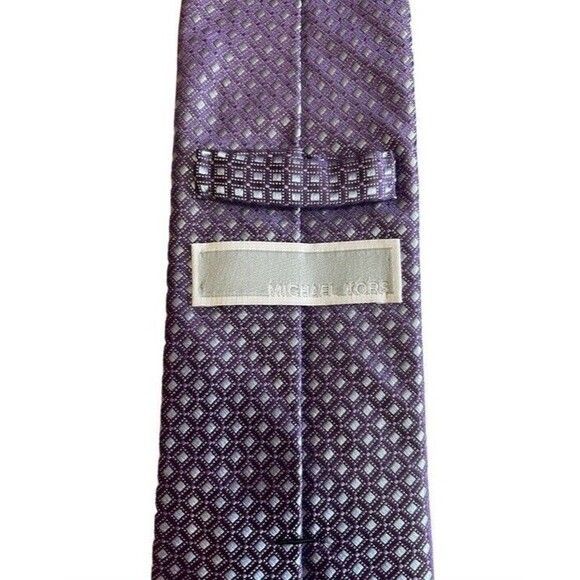 NEW Michael Kors Silk Sorrento Solid Pattern Tie - Picture 3 of 4